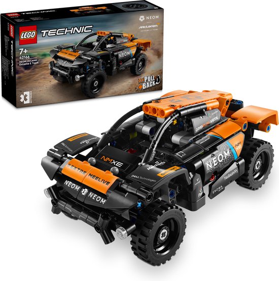 Zwarte en oranje LEGO Technic auto 42166 NEOM McLaren Extreme E Team, met doos. De auto heeft grote wielen.