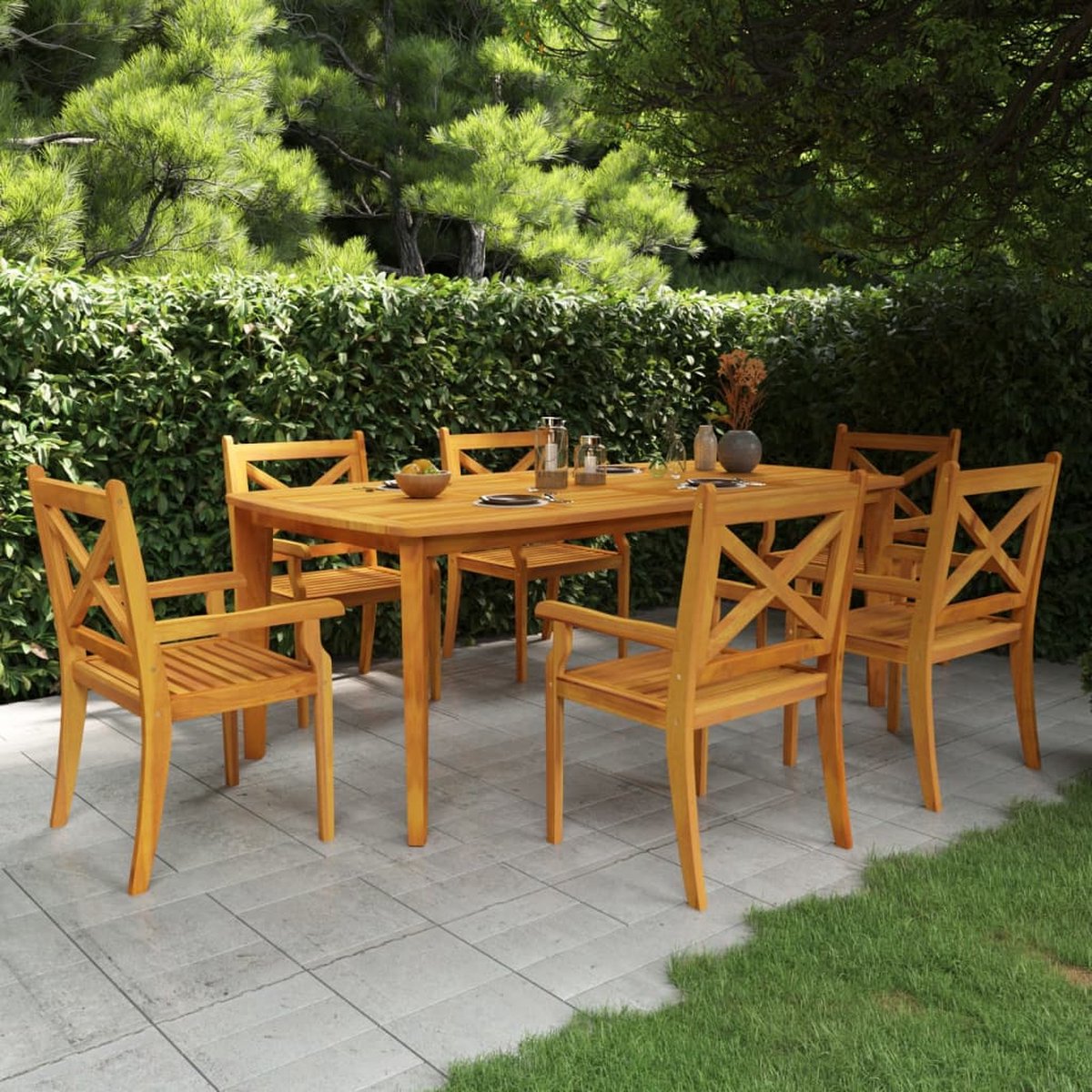 Tuinset van massief acaciahout met eetkamerstoelen en buitentafel.