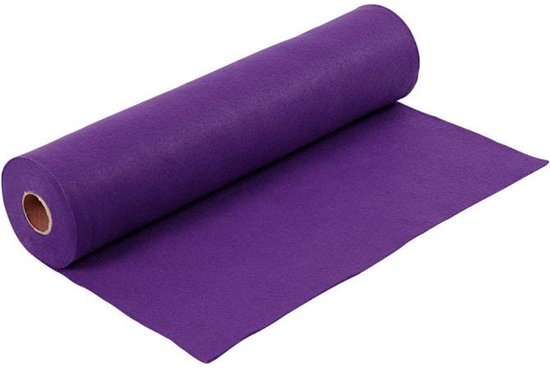 Rouleau de feutrine violette, partiellement déroulé, avec un noyau en carton partiellement visible