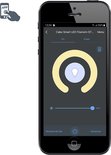 Smartphone met een app voor het bedienen van een slimme lamp. De app toont een dimbare cirkel en instellingen.