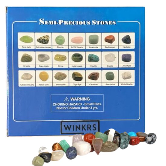 Doos met 20 'Semi-Precious Stones' met afbeeldingen van de stenen. Onder de doos liggen enkele losse stenen.