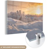 MuchoWow® Glasschilderij 180x120 cm - Schilderij acrylglas - Een heuvelachtig en besneeuwd gebied van Lapland - Foto op glas - Schilderijen