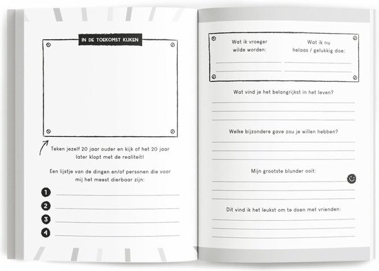 Binnenkant van een vriendenboek met invulbare secties voor 'In de toekomst kijken' en persoonlijke vragen.