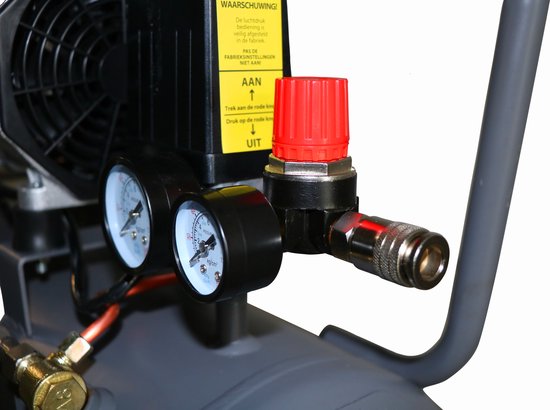 Sluiting, rode instelknop en drukmeter van de Kibani compressor.