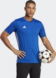 Blauw heren voetbalshirt met korte mouwen, witte accenten en Adidas logo op de borst, met voetbal.