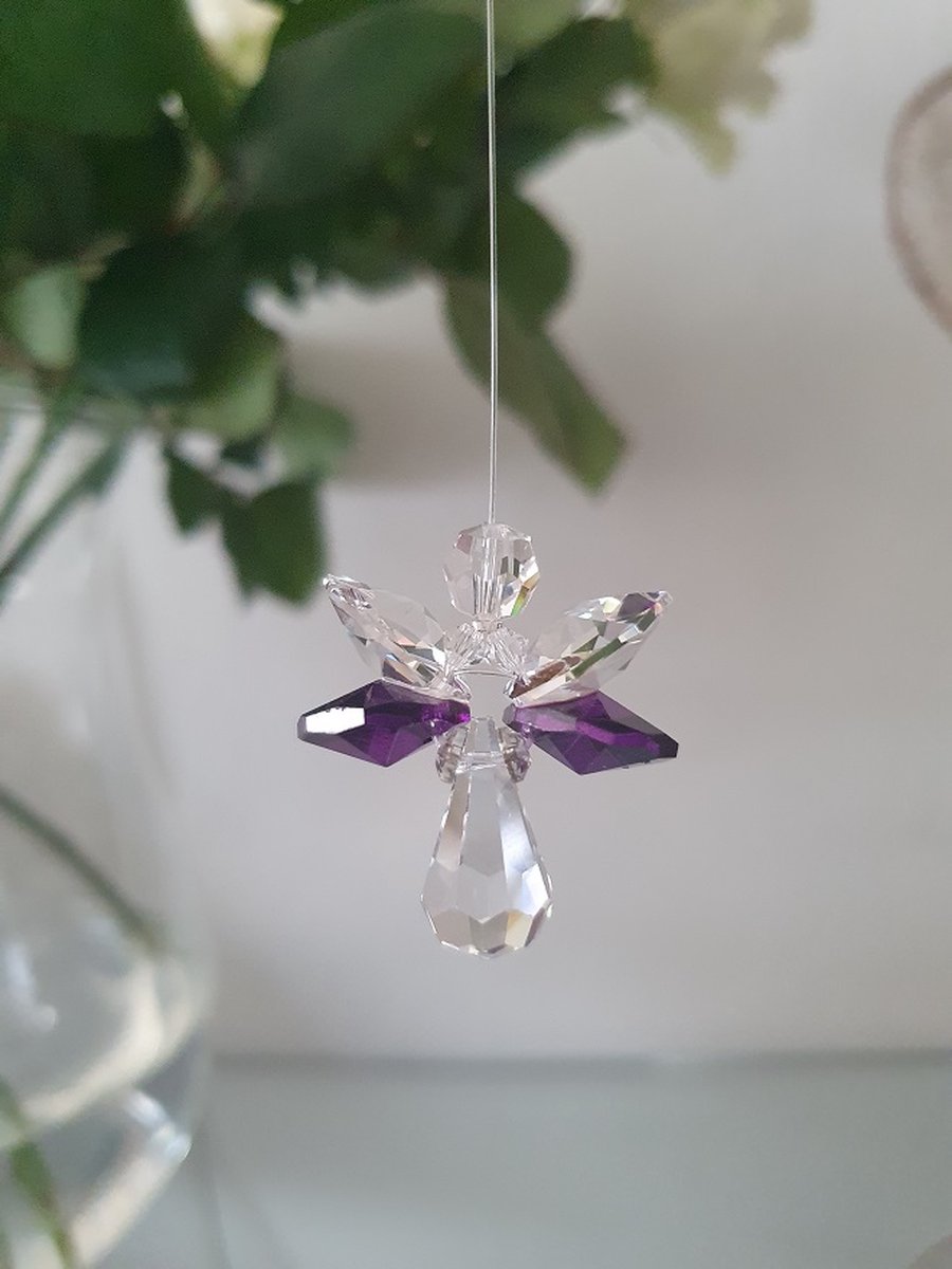 CrystalDesign Geluksengel Paars Raamhanger, gemaakt met o.a. Swarovski Kristallen (32% volloodkristal) Suncatcher, beschermengel, engel, Engeltje, kristal, kerstengel, kerst, kerstdecoratie, Raamdecoratie, cadeau, woondecoratie, raamkristal, kerstpakket