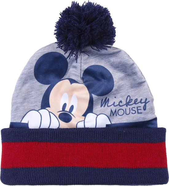 Grijze muts met grote Micky Mouse print en tekst 'Mickey Mouse'. Donkerblauwe pompon en bordeauxrode en donkerblauwe streep op de omslag.