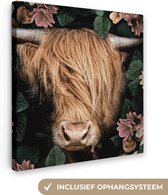 Schotse hooglander - Bloemen - Koe - Canvas - 20x20 cm - Wanddecoratie
