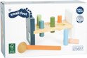 Verpakking van de hamerbank met afbeelding van het speelgoed en tekst 'small foot', '12m+', 'wood', 'designed in Germany'.
