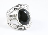 Opengewerkte zilveren ring met onyx - maat 18.5