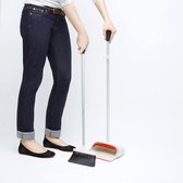 Balai et boîte OXO Good Grips - debout