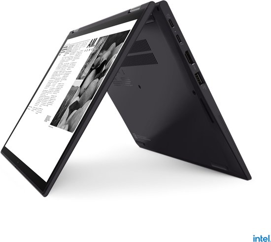 Zwarte Lenovo ThinkPad X13 Yoga opengeklapt, toont een artikel met foto's.