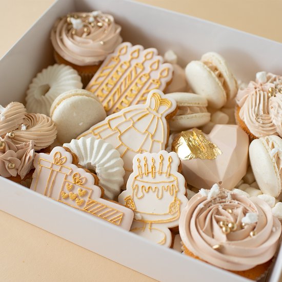 Cadeau's embosser met cookie cutter Birthday collectie