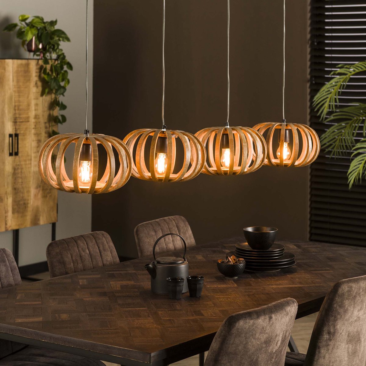 Hanglamp eettafel Stripes | 4 lichts | 30 x 160 x 150 cm | massief naturel mangohout | modern / landelijk design