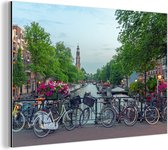 Wanddecoratie Metaal - Aluminium Schilderij Industrieel - Amsterdam - Fiets - Gracht - 120x80 cm - Dibond - Foto op aluminium - Industriële muurdecoratie - Voor de woonkamer/slaapkamer