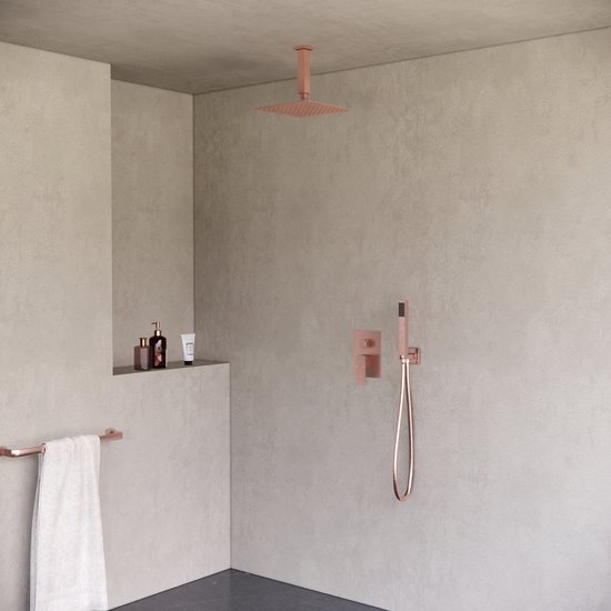 Pommeau de douche carré Qube + bras de douche plafond en 3 dimensions