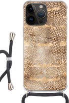 Geschikt voorApple Iphone 14 Pro - Crossbody Case - Slangenprint - Goud - Bruin - Siliconen - Crossbody - Backcover met Koord - Telefoonhoesje met koord - Hoesje met touw