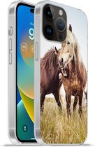 Telefoonhoesje Geschikt voorApple Iphone 14 Pro hoesje - Paarden - Gras - Lente - Siliconen Telefoonhoesje