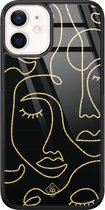 Casimoda® hoesje - Geschikt voor iPhone 12 Mini - Abstract Faces - Luxe Hard Case Zwart - Backcover telefoonhoesje - Zwart