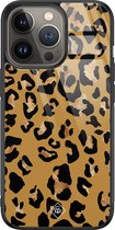 Casimoda® hoesje - Geschikt voor iPhone 13 Pro - Jungle Wildcat - Luxe Hard Case Zwart - Backcover telefoonhoesje - Bruin/beige