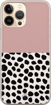 Casimoda® hoesje - Geschikt voor iPhone 13 Pro Max - Stippen roze - Siliconen/TPU telefoonhoesje - Backcover - Gestipt - Roze