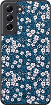 Casimoda® hoesje - Geschikt voor Samsung Galaxy S21 FE - Bloemen Blauw - Zwart TPU Backcover - Bloemen - Blauw