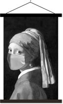 Posterhanger incl. Poster - Schoolplaat - Het meisje met de parel met een lichtblauw mondkapje - schilderij van Johannes Vermeer - zwart wit - 40x60 cm - Zwarte latten