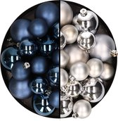 Kerstversiering kunststof kerstballen kleuren mix donkerblauw/zilver 4-6-8 cm pakket van 68x stuks