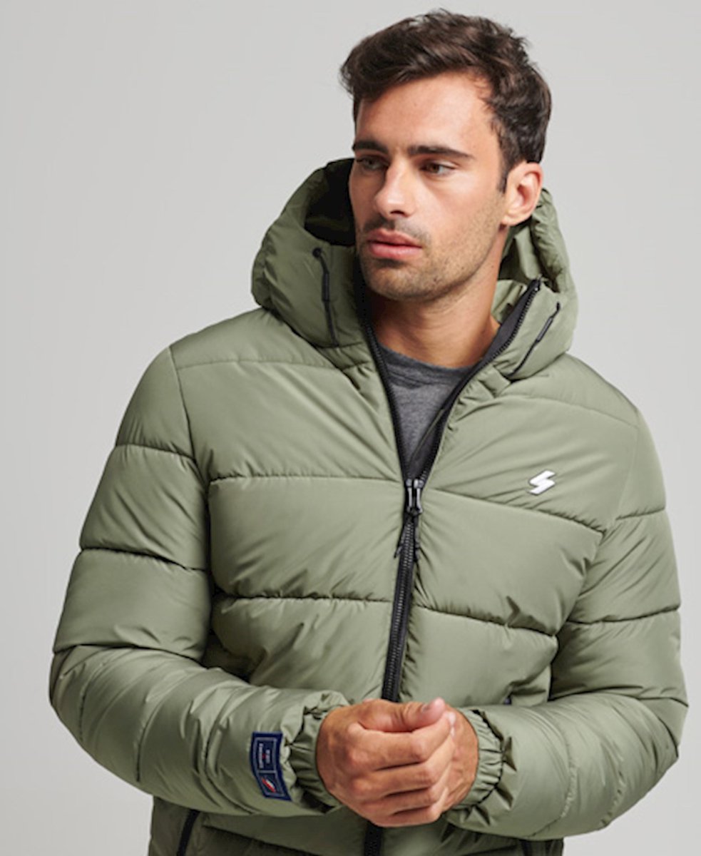 Superdry Jas Hooded Sports Puffer M5011212a Dusty Gkw Mannen Olijf