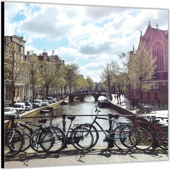 Dibond -Fietsen aan de Gracht in Amsterdam- Foto op Aluminium (Wanddecoratie van metaal)