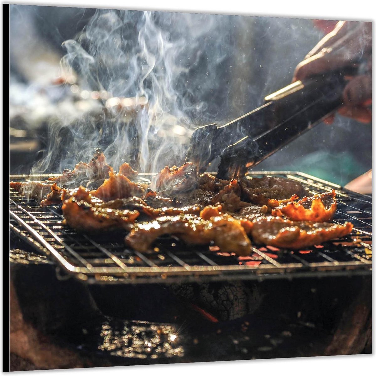 Dibond –Barbecue met Rokend Vlees– 80x80 Foto op Aluminium (Met ophang)
