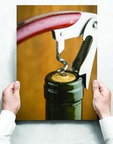 Wandbord: Fles wijn met ontkurker - 30 x 42 cm