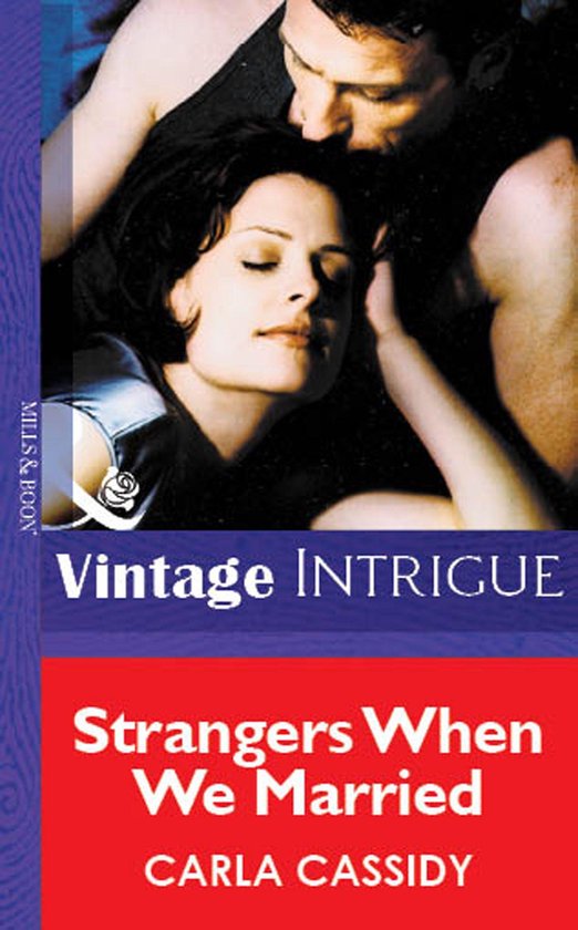 Omslag van Strangers When We Married (Mills & Boon Vintage Intrigue)