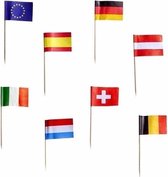 100x Stuks cocktailprikkers vlaggetjes Europa - Landen feestartikelen en tafel versiering