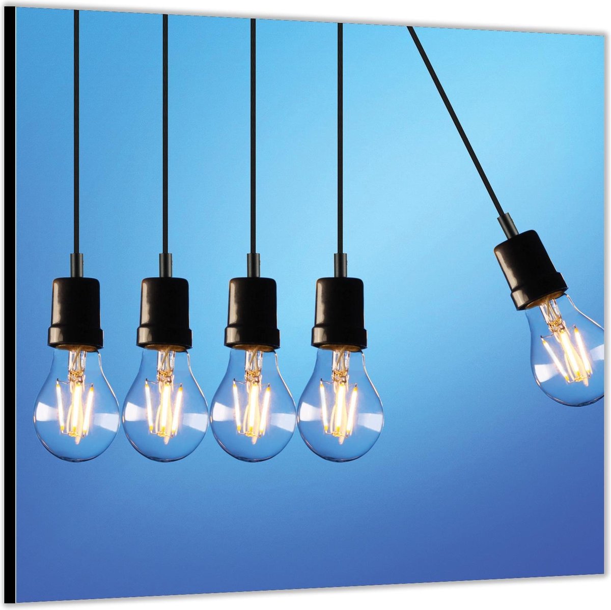 Dibond –Gloeilampjes voor Blauwe Muur -50x50 Foto op Aluminium (Met ophang