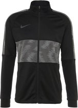 Nike m nk dry strke trk jkt k in de kleur zwart.