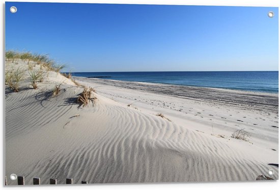 Tuinposter – Wit strand aan de Blauwe Zee - 90x60cm Foto op Tuinposter  (wanddecoratie voor buiten en binnen)