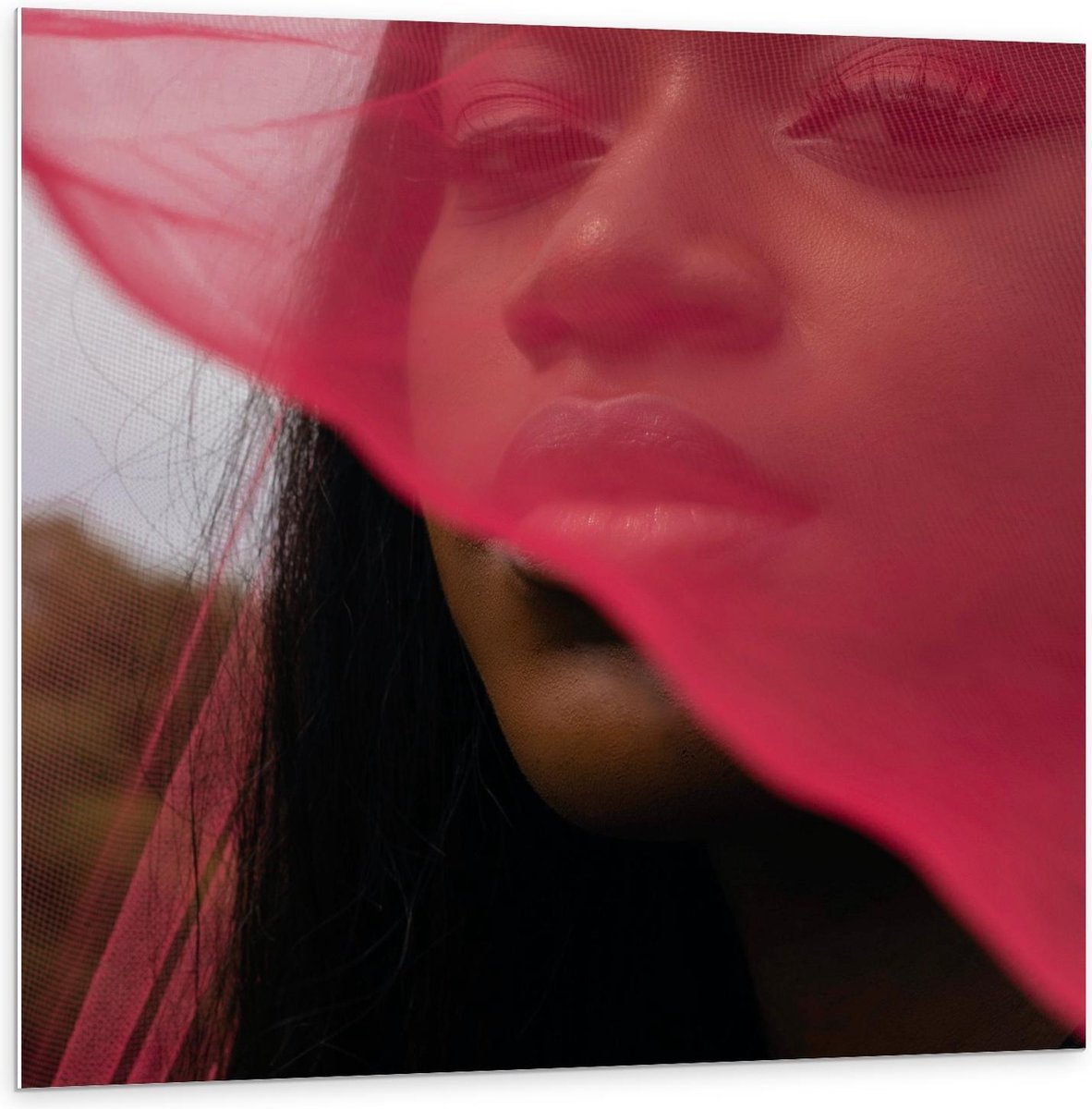 KuijsFotoprint - Schilderij - Vrouw Met Mesh Stof Gezicht - Zwart, Bruin En Roze - 100 X 100 Cm