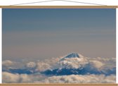 Schoolplaat – Stratovulkaan tussen Wolken - 120x80cm Foto op Textielposter (Wanddecoratie op Schoolplaat)