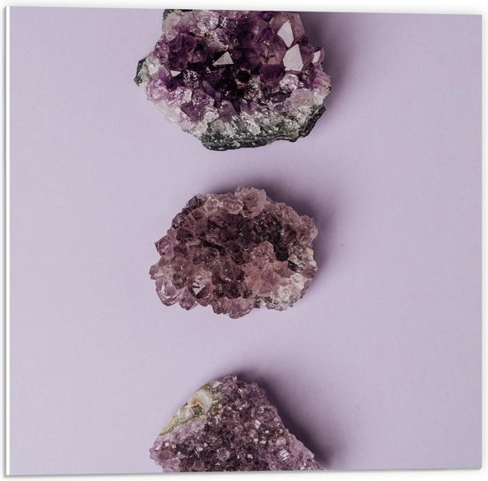 Forex - Drie Paarse Kristallen  - 50x50cm Foto op Forex