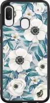 Samsung Galaxy A20e hoesje - Witte bloemen - Hard Case - Zwart - Backcover - Bloemen - Wit