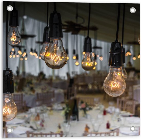 Tuinposter – Hangende Lampen in Restaurant - 50x50cm Foto op Tuinposter  (wanddecoratie voor buiten en binnen)