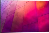 Dibond - Paars/Roze Gevlekt Gebouw - 90x60cm Foto op Aluminium (Wanddecoratie van metaal)