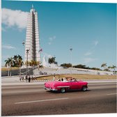 Forex - Mooie Rode Auto in Cuba - 80x80cm Foto op Forex