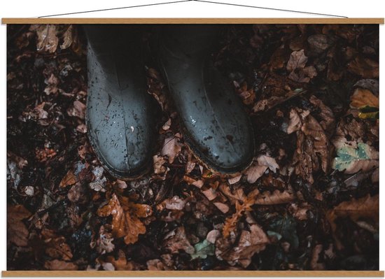 Schoolplaat – Regenlaarzen in de Herfstbladeren - 150x100cm Foto op Textielposter (Wanddecoratie op Schoolplaat)