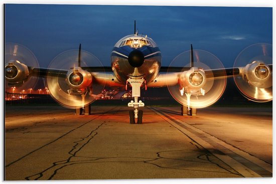 Dibond - Voorkant Vliegtuig ''S nachts  - 60x40cm Foto op Aluminium (Met Ophangsysteem)