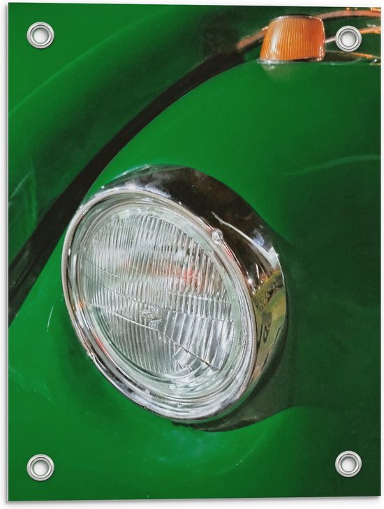 Tuinposter – Koplamp van een Groene Auto - 30x40cm Foto op Tuinposter  (wanddecoratie voor buiten en binnen)