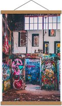 Schoolplaat – Gebouw met Gekleurde Graffiti Muren - 40x60cm Foto op Textielposter (Wanddecoratie op Schoolplaat)