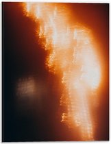Dibond - Oranje Vuur Spetters - 30x40cm Foto op Aluminium (Met Ophangsysteem)