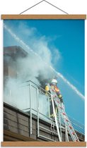 Schoolplaat – Brandweer bij Gebouw - 40x60cm Foto op Textielposter (Wanddecoratie op Schoolplaat)